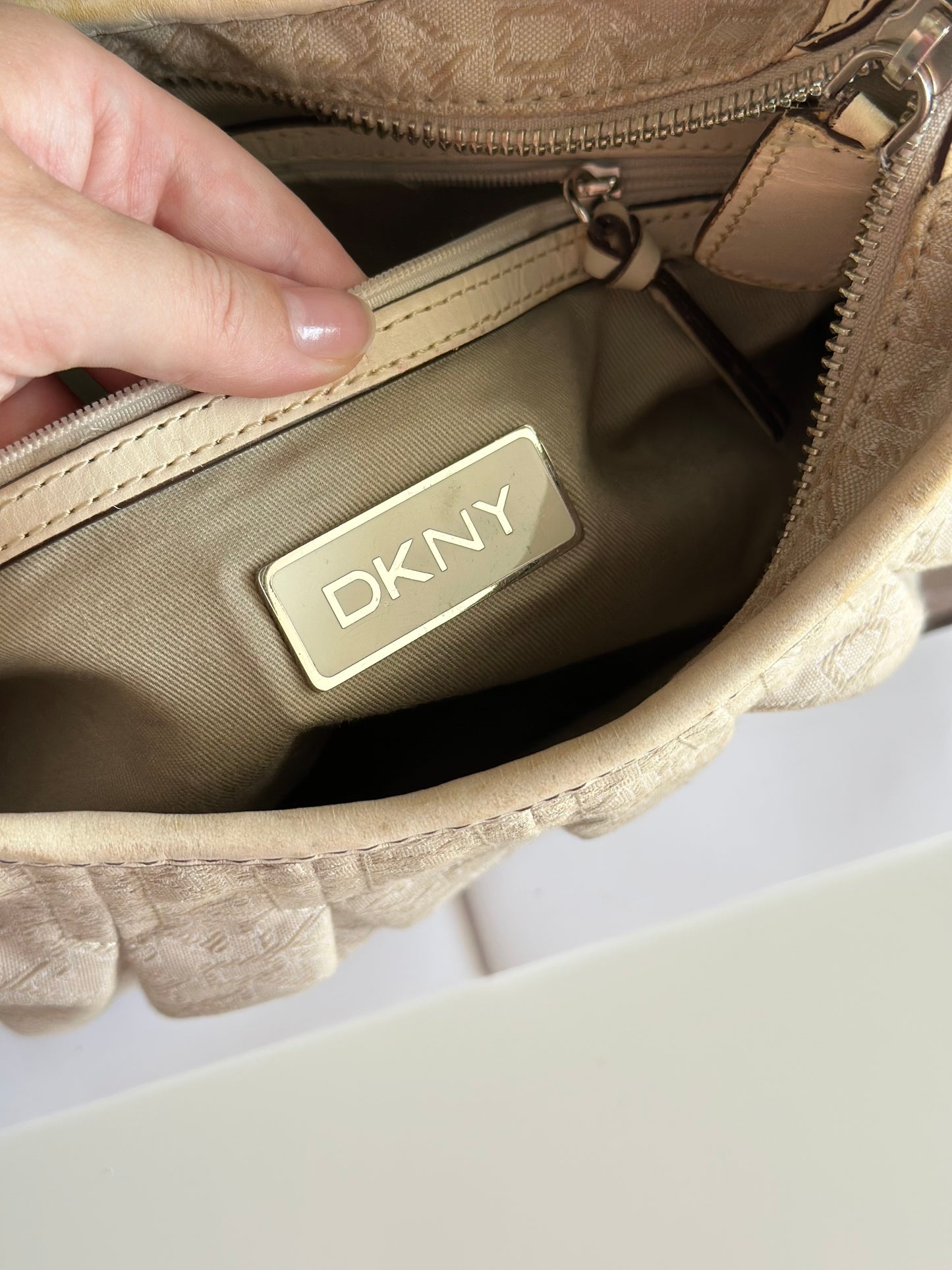 Classic late 90s/Y2K hobo beige bag by DKNY