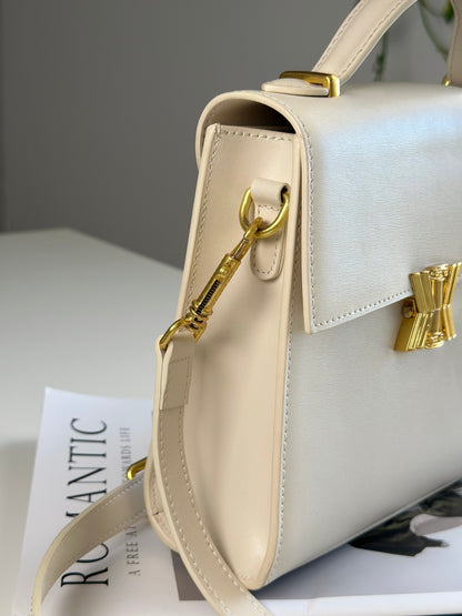 Elegant ivory leather handbag from Kassandre