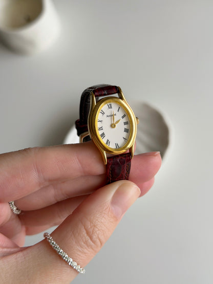 Beautiful classic vintage Accurist watch with leather strap