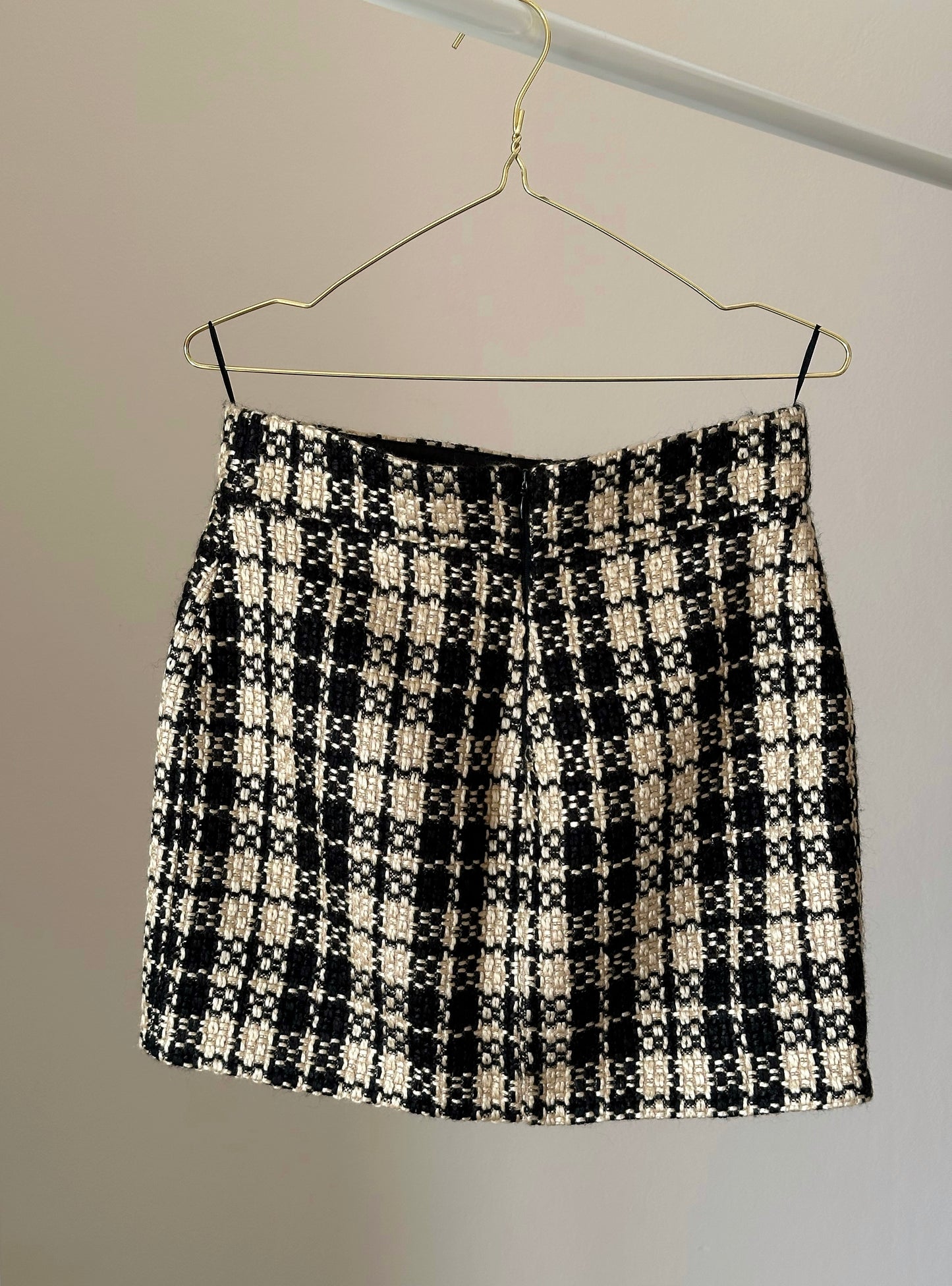 Beautiful mini tweed skirt