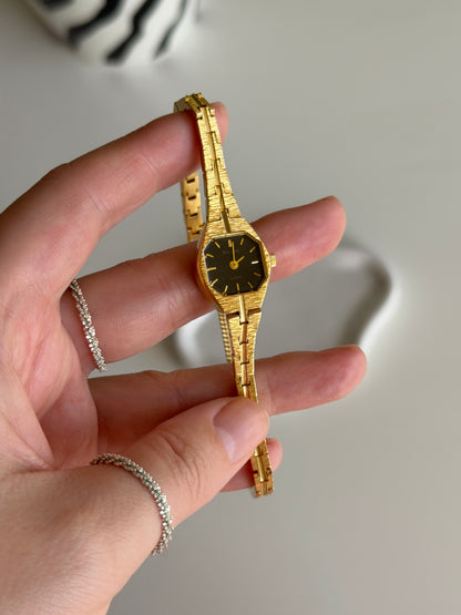 Stunning vintage Accurist watch with black dial