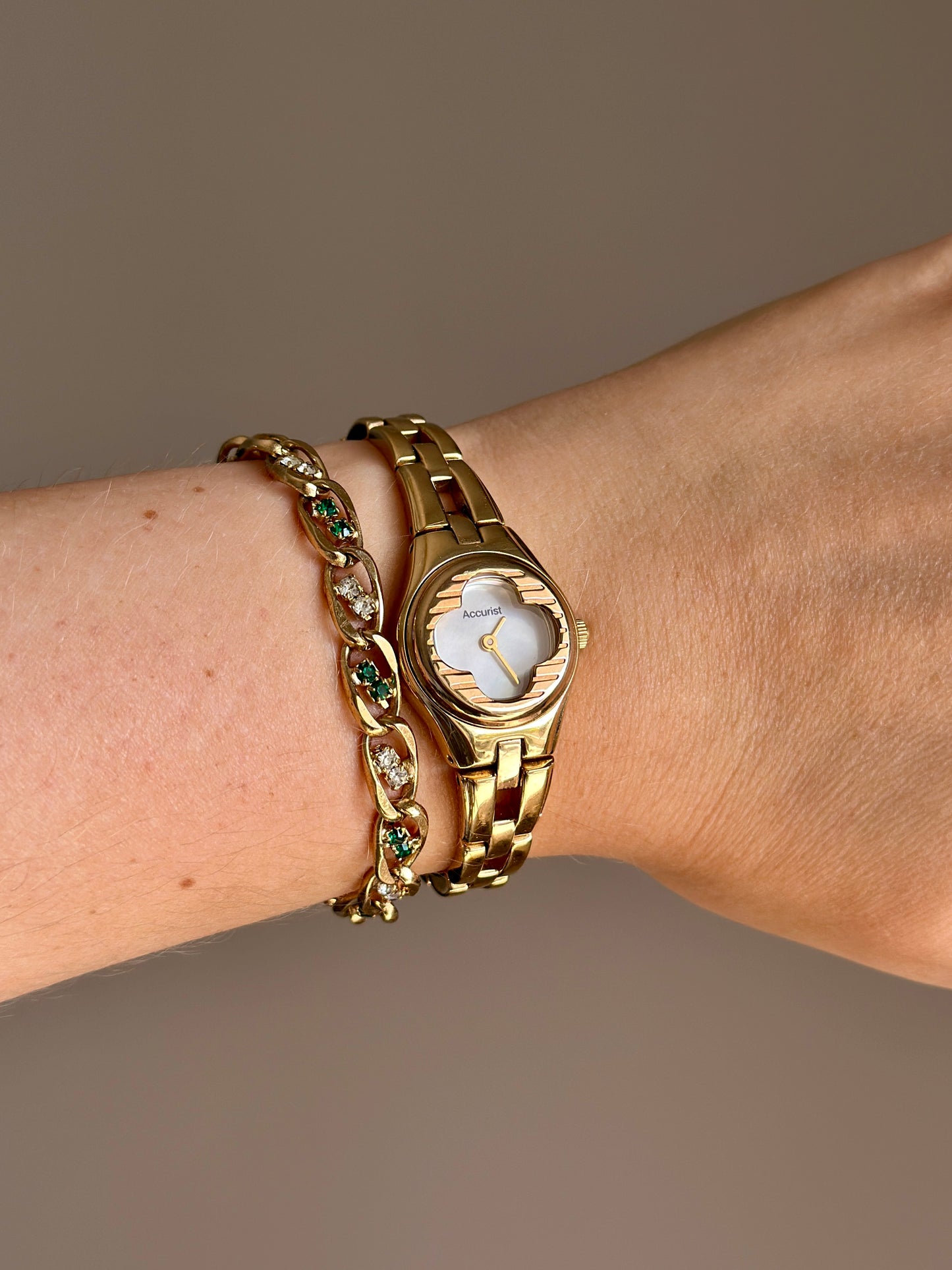 Charming vintage Accurist watch with 4 interchangeable bezels