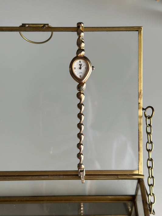 Charming vintage quartz watch 4U