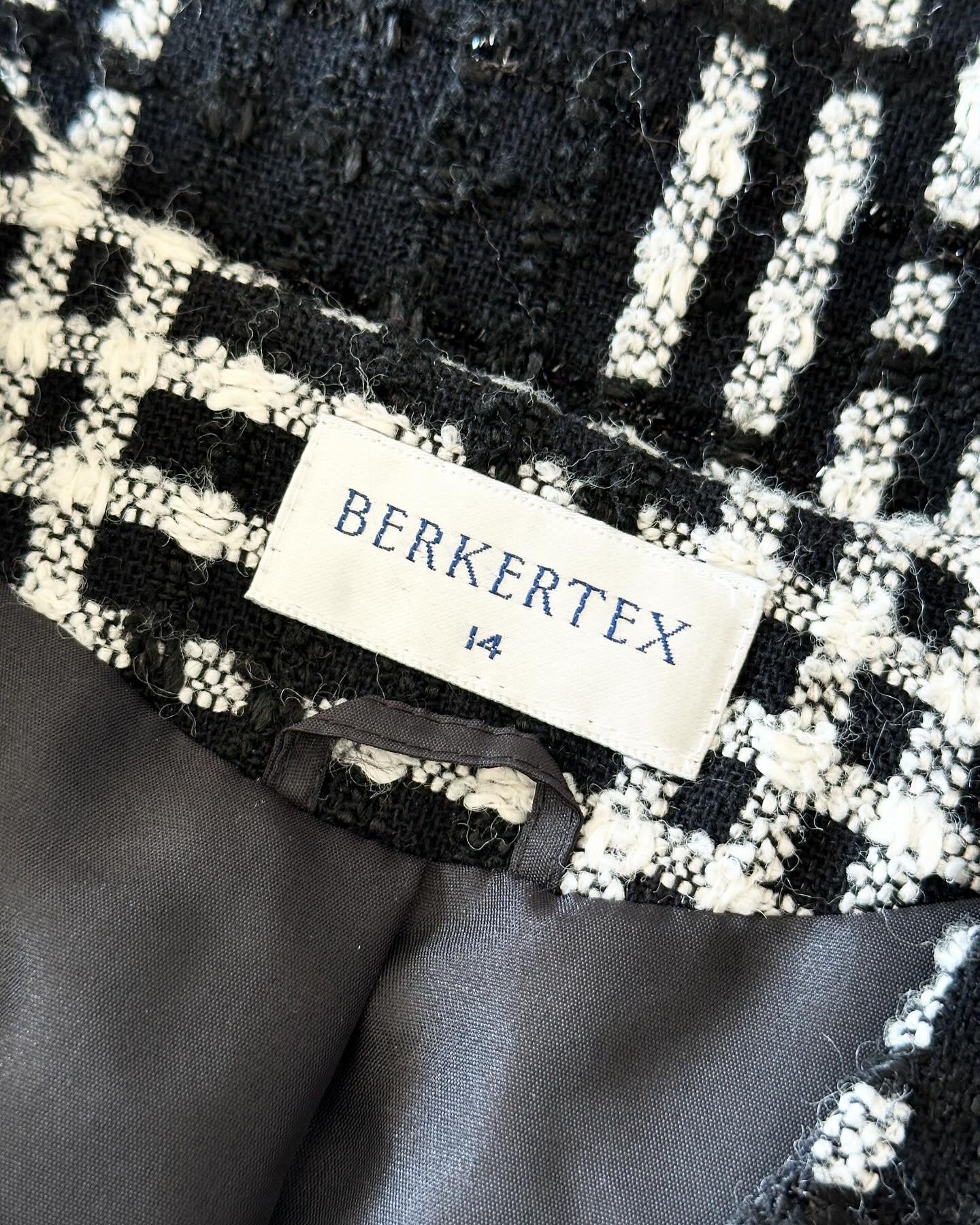 Beautiful vintage tweed blazer 💔