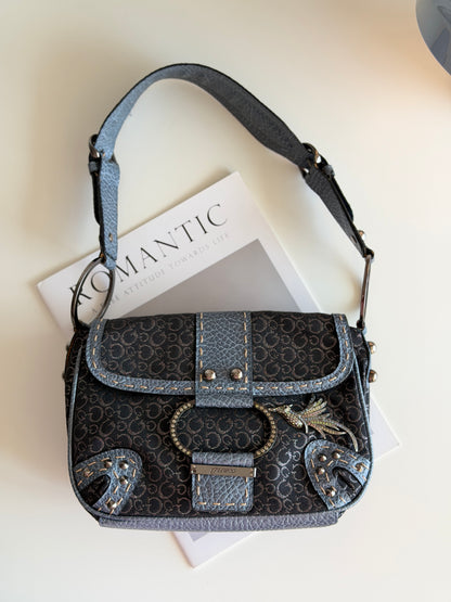 Stylish vintage Guess shoulder bag from 2000s