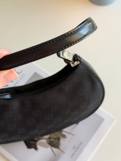 Classic vintage DKNY shoulder bag with a chic design (late 90s/2000s)