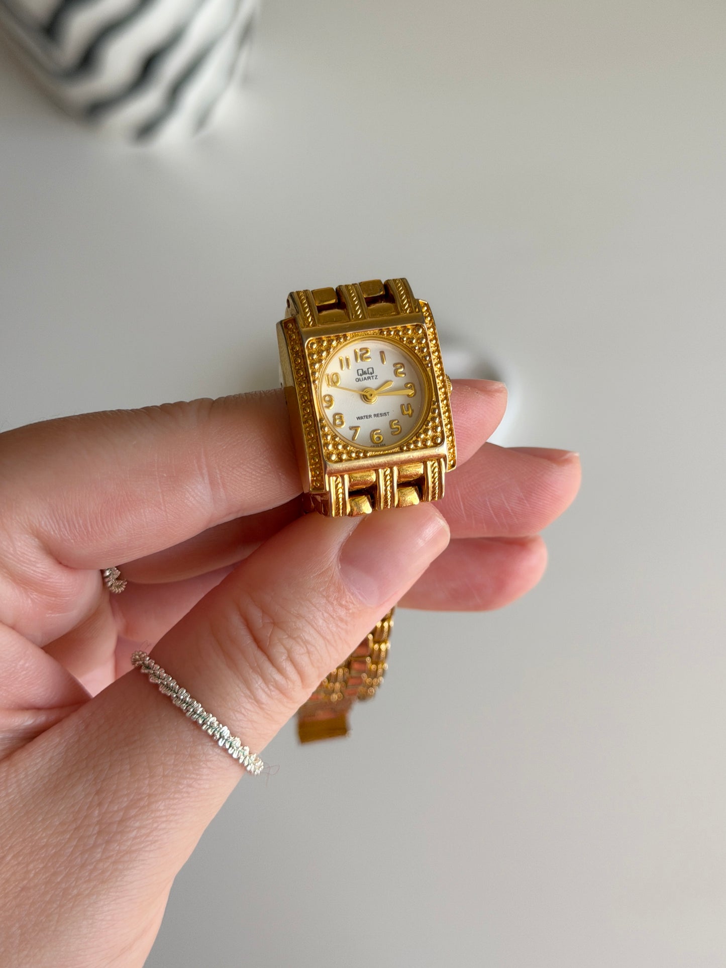 Classic Q&Q watch with a timeless gold-tone finish