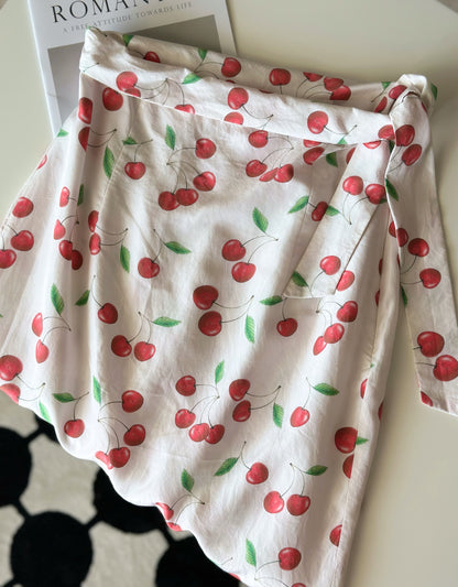 Charming vintage Italian silk skirt 🍒