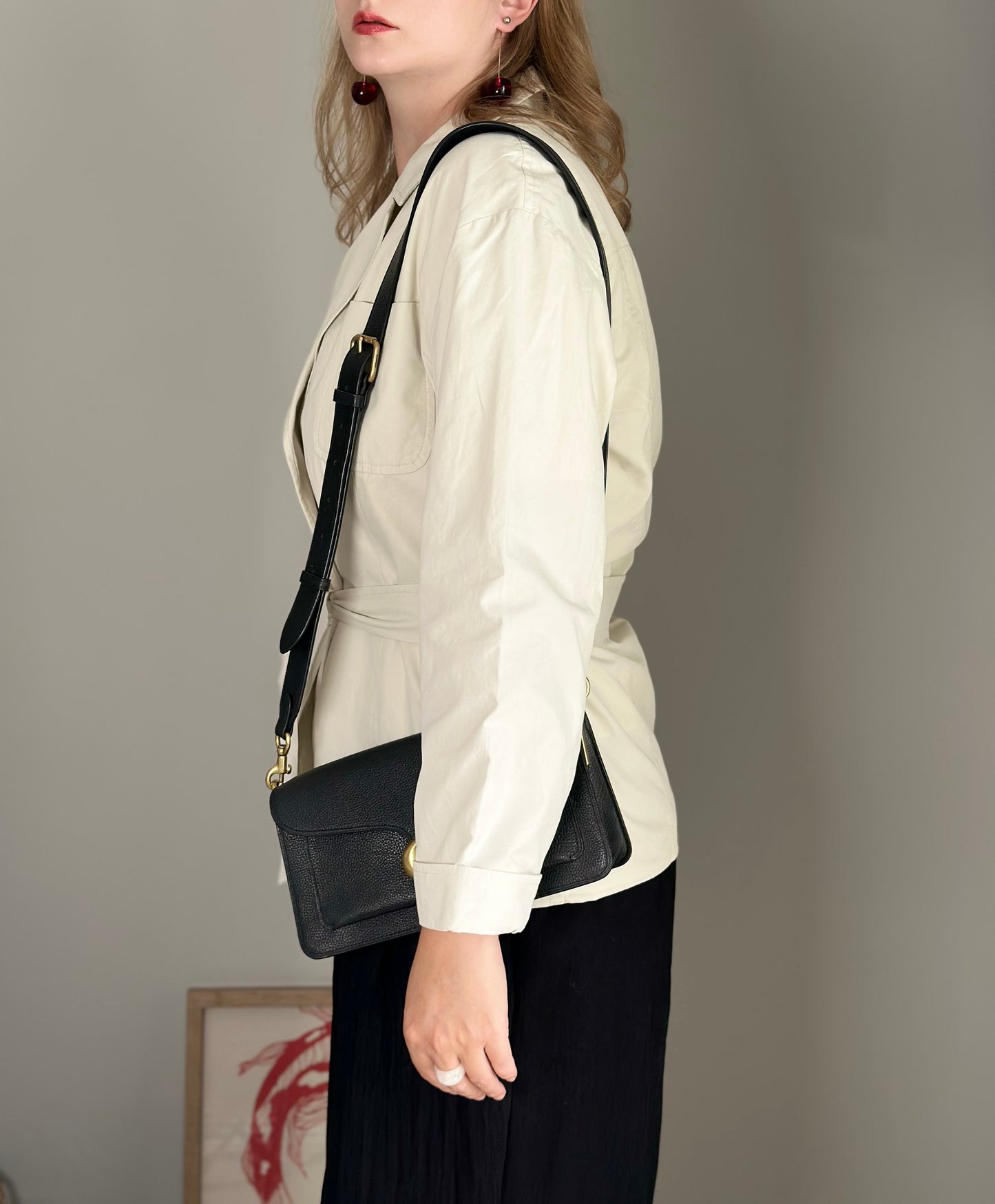 Elegant off-white vintage cotton jacket with belt