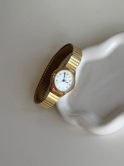 Classic Sekonda gold-tone watch with expansion band
