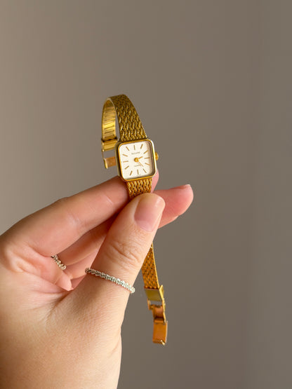 Elegant vintage Accurist gold-tone watch
