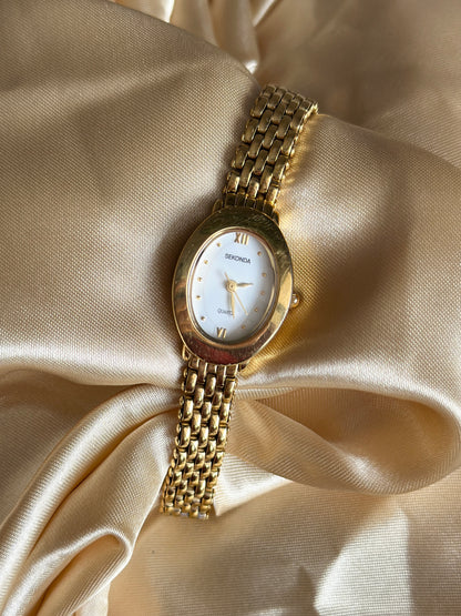 Charming vintage Sekonda quartz watch