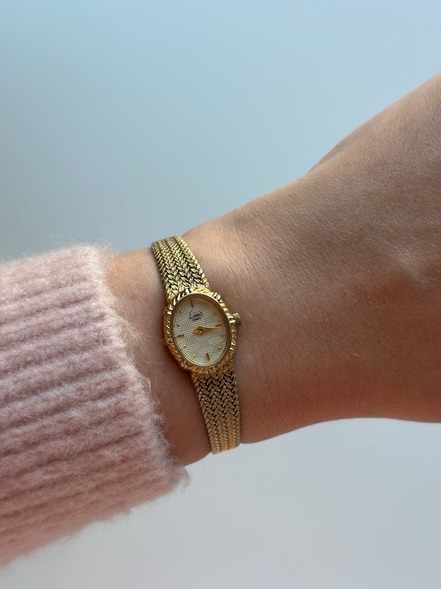 Beautiful classic vintage gold-tone watch Limit ✨