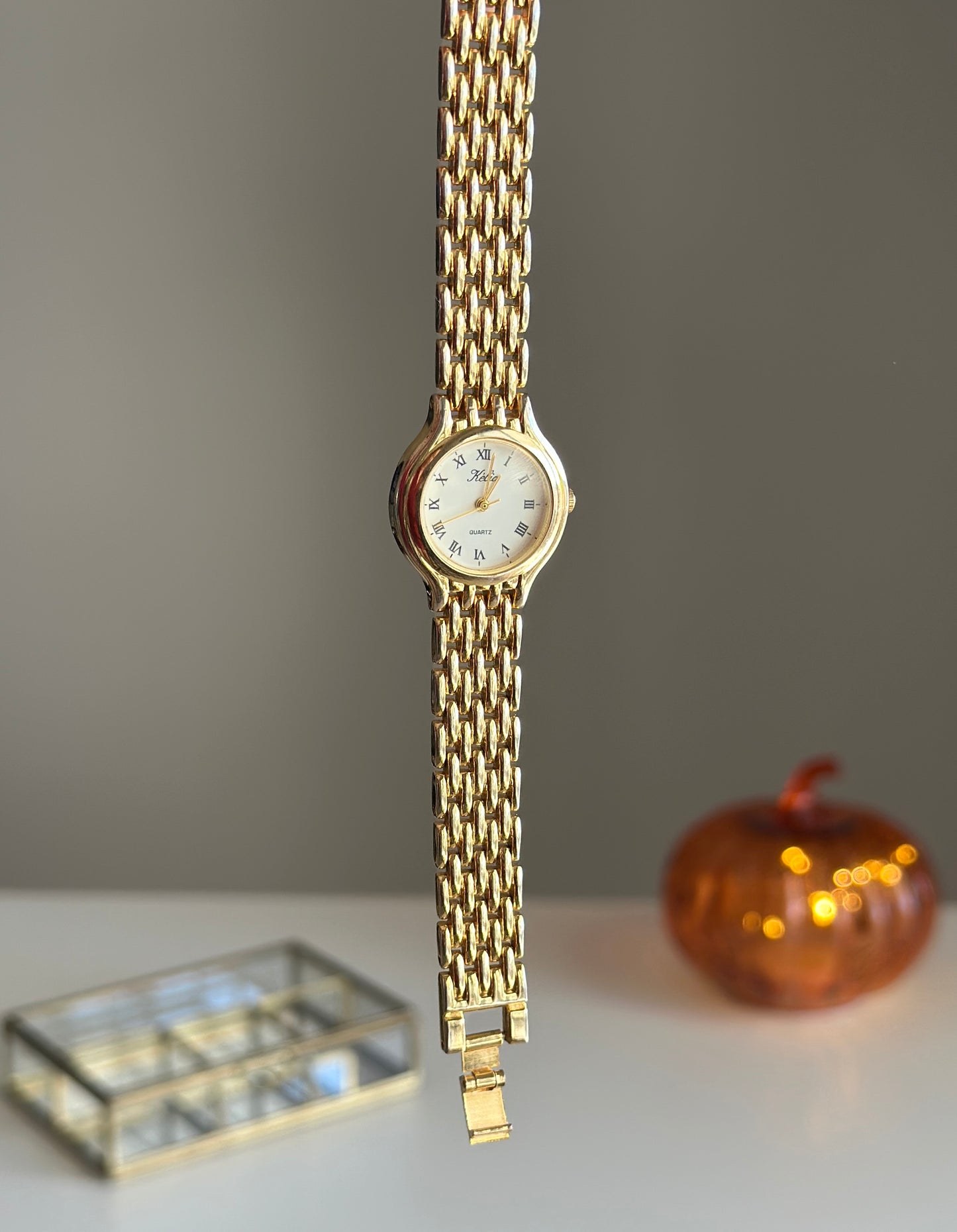 Beautiful vintage Kelia watch with classic design