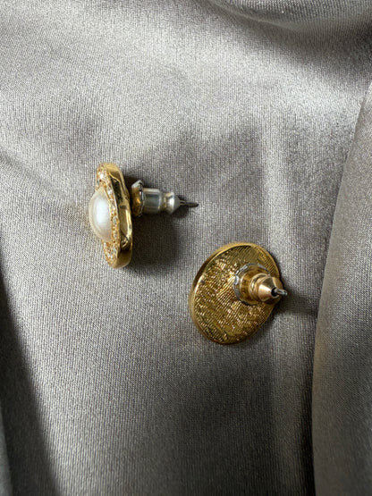 Classic vintage stud earrings featuring a faux pearl