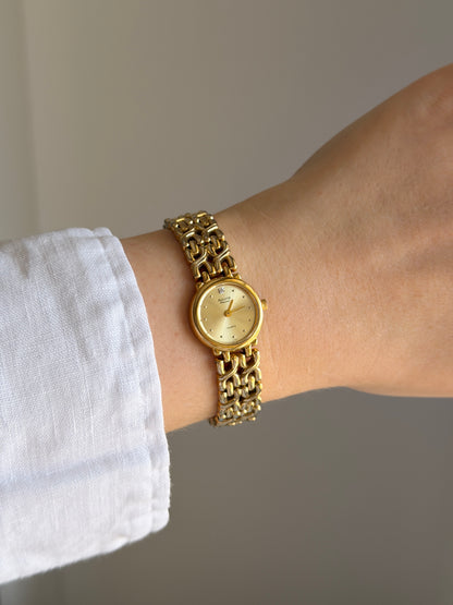 Stunning vintage Accurist gold-tone watch with diamond