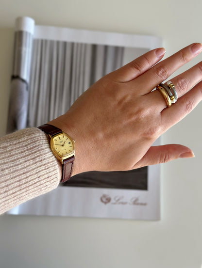 Amazing vintage watch Citizen with burgundy leather strap