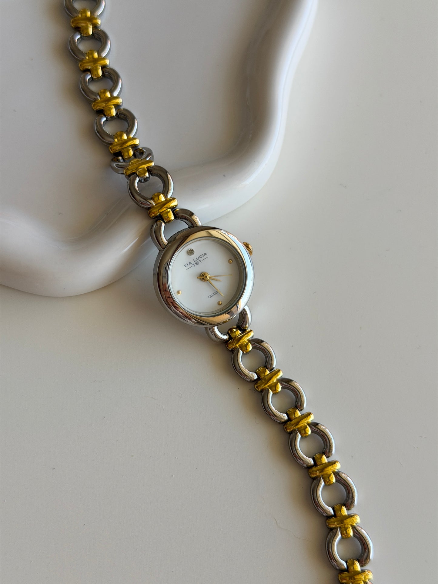 Vintage two-tone watch with a delicate round dial