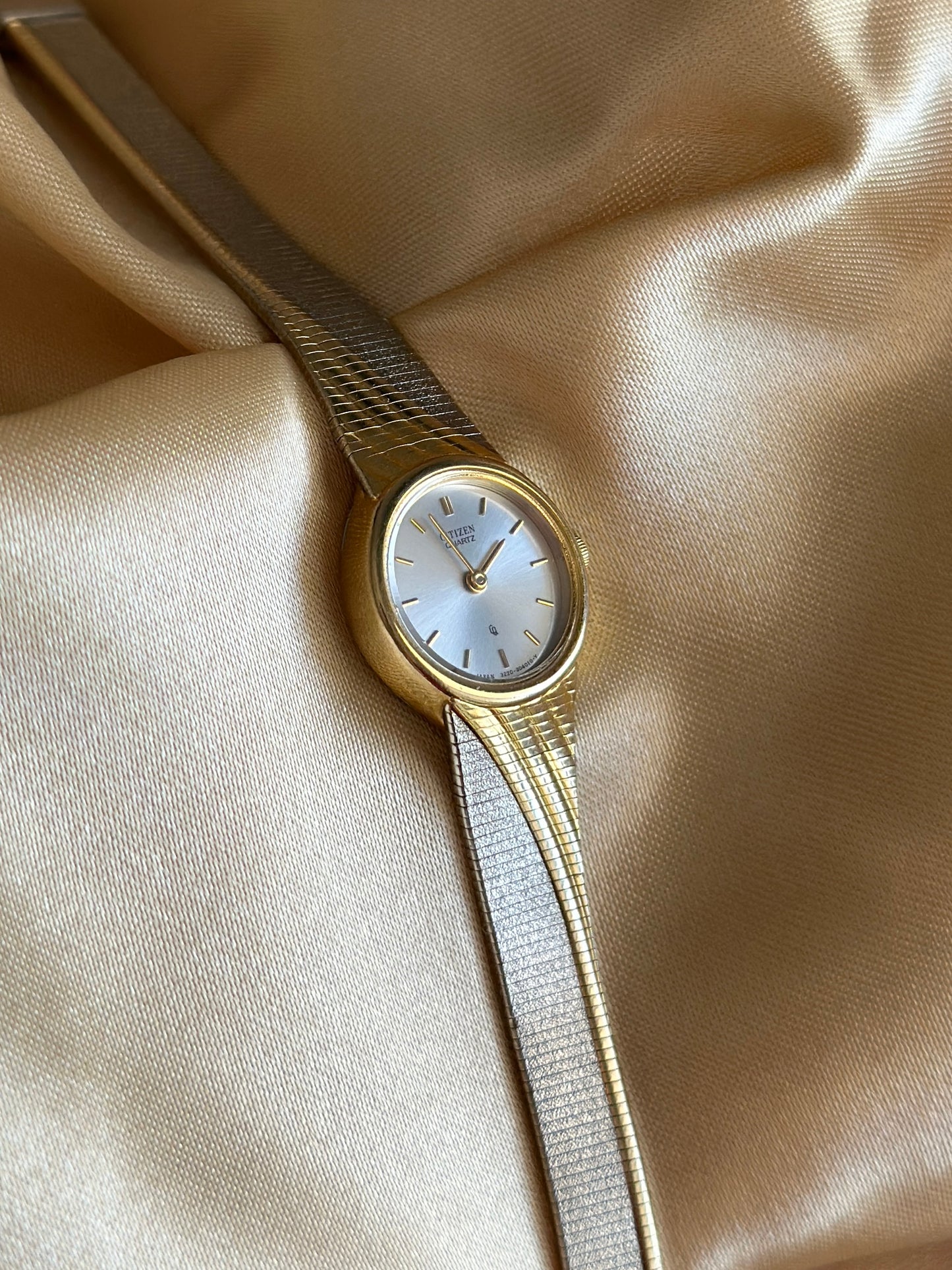 Stunning vintage two-tone watch Citizen