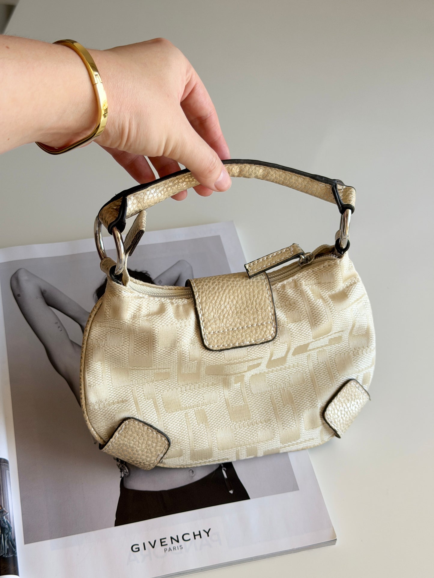 Vintage Guess mini cream bag