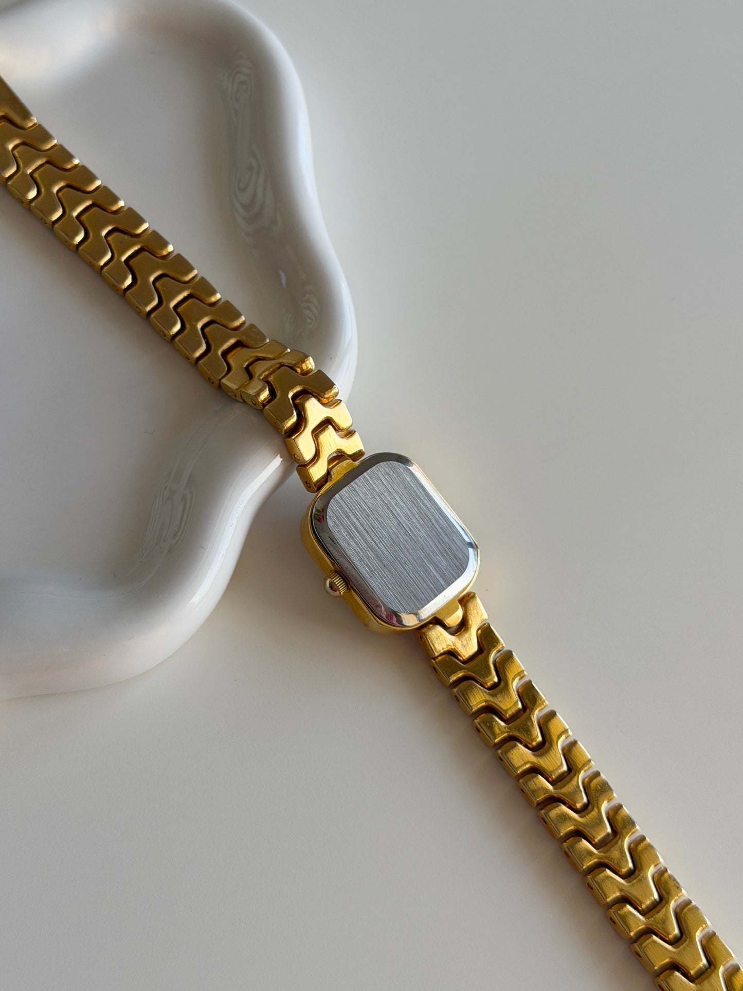 Elegant vintage watch with two-tone finish