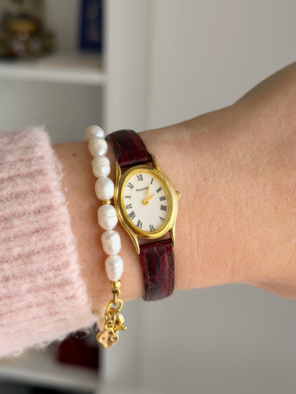 Beautiful classic vintage Accurist watch with leather strap