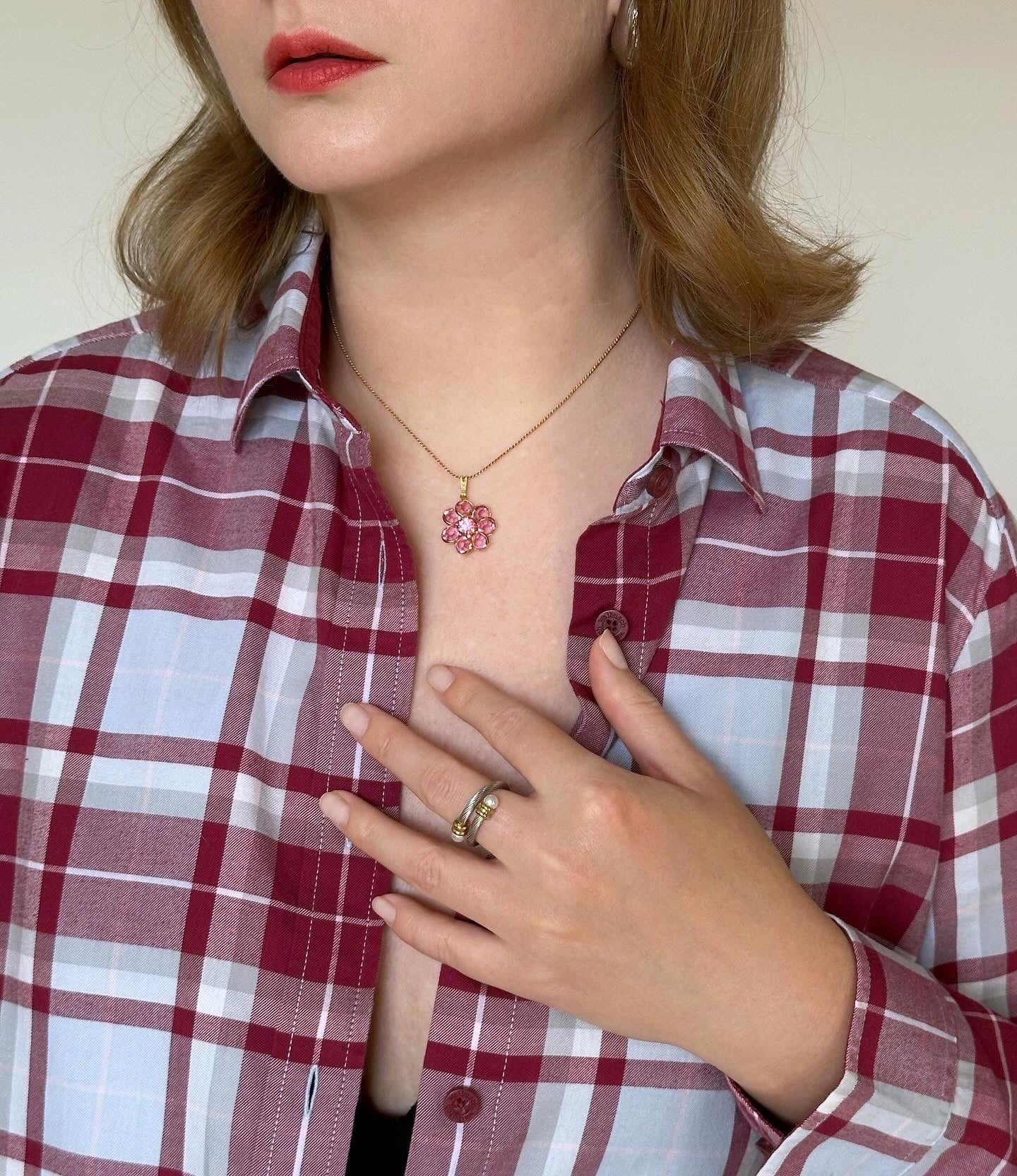 Amazing vintage gold-tone necklace with pendant