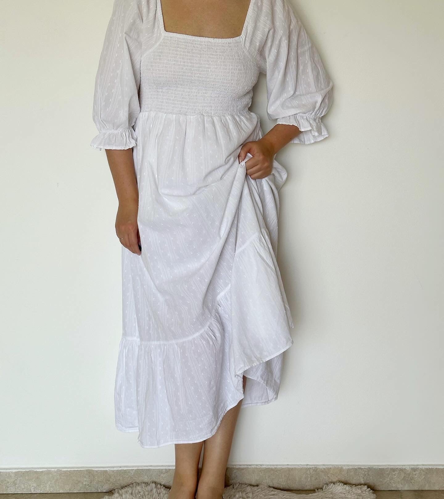 Incredible white cotton dress with puff sleeves