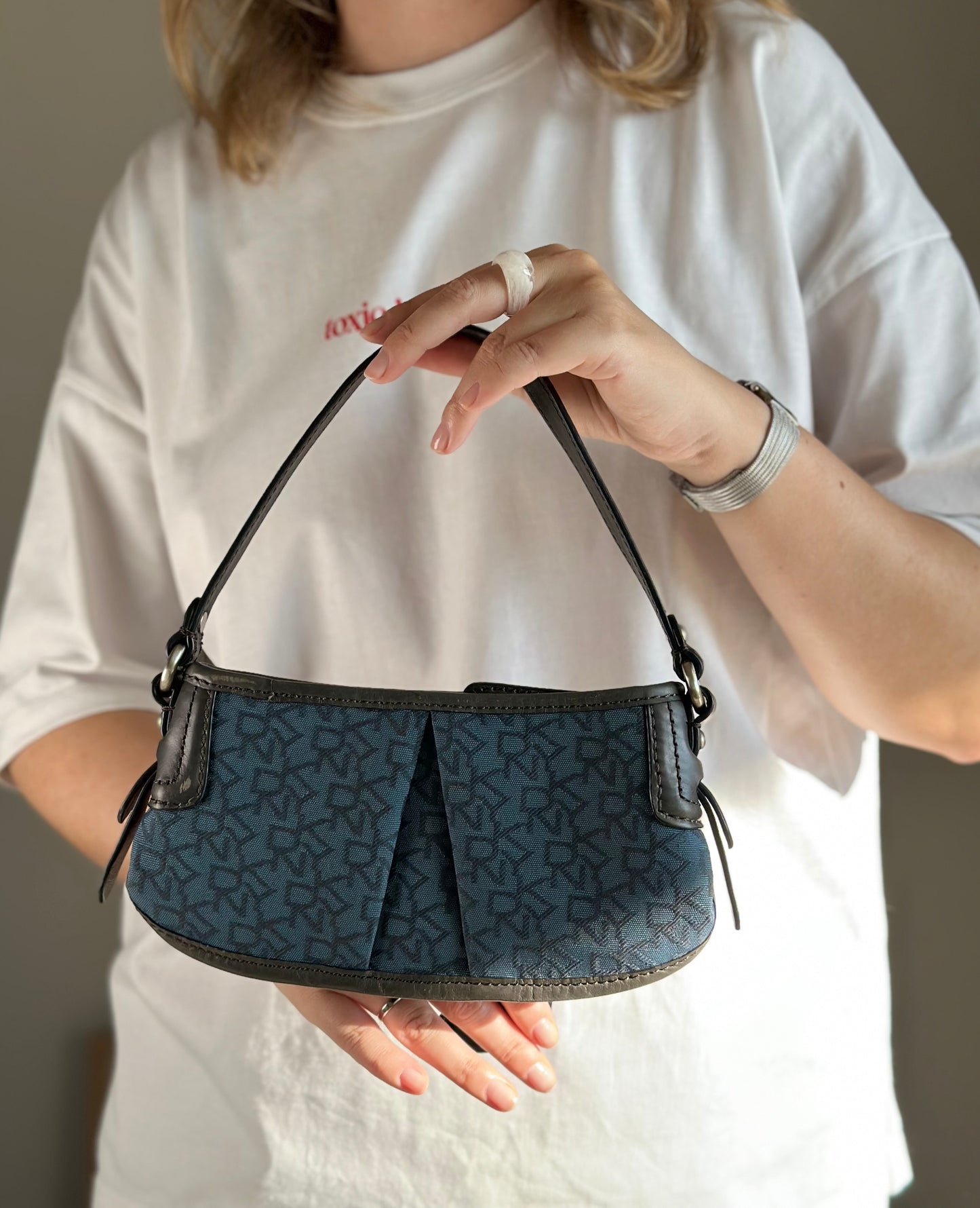 Stunning vintage DKNY baguette bag in rare colour