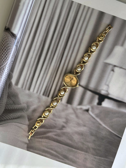 Charming vintage gold-tone watch with pearls