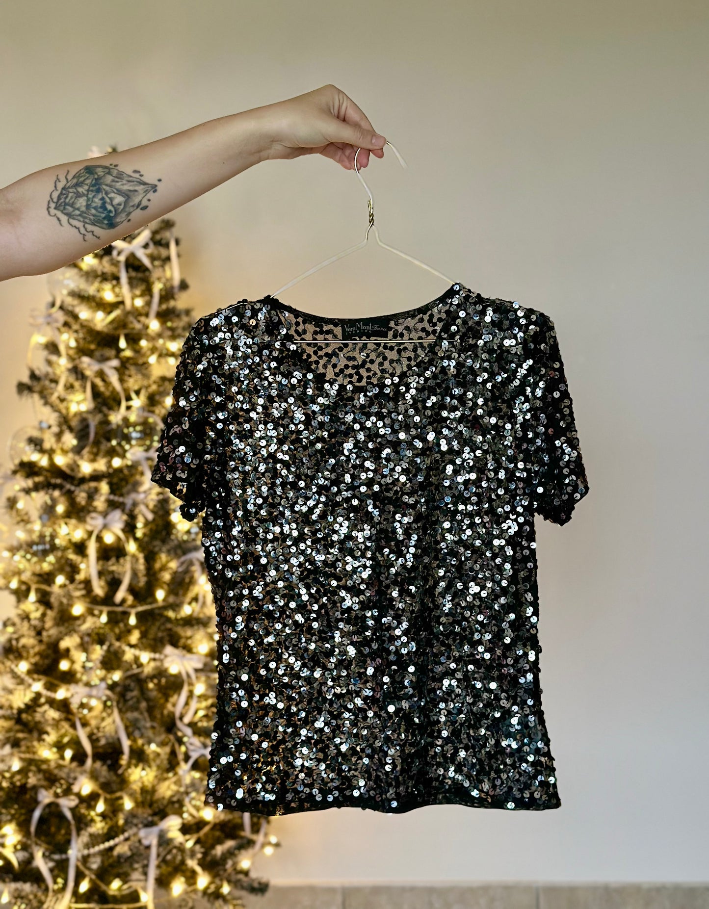 Beautiful vintage top with sequins ✨