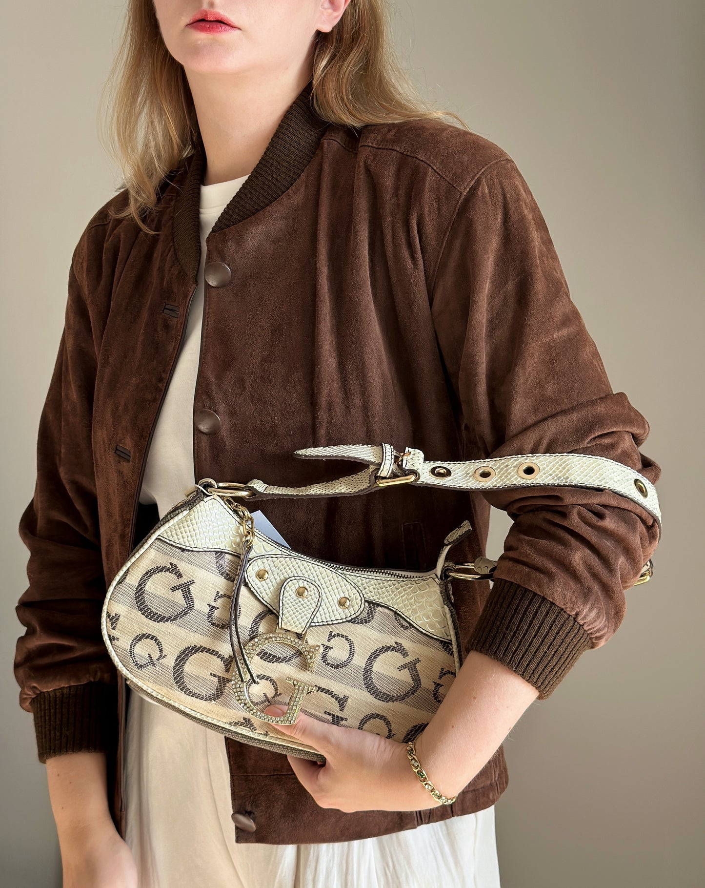 Standout vintage Guess shoulder bag