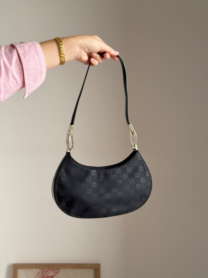 Classic vintage DKNY shoulder bag with a chic design (late 90s/2000s)