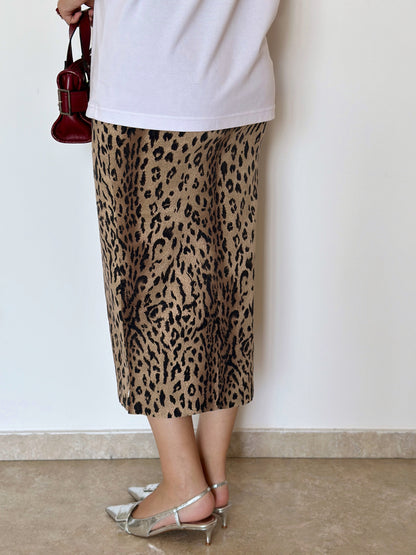 Incredible midi cotton skirt with leopard print