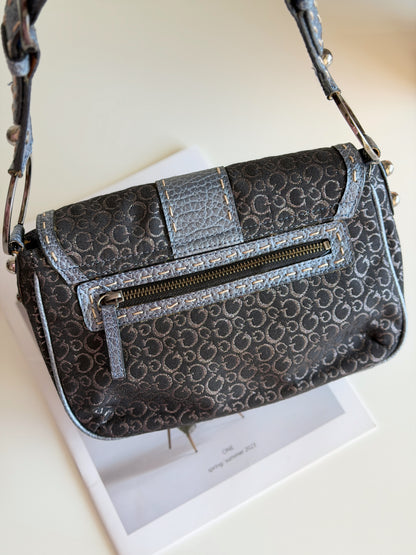 Stylish vintage Guess shoulder bag from 2000s