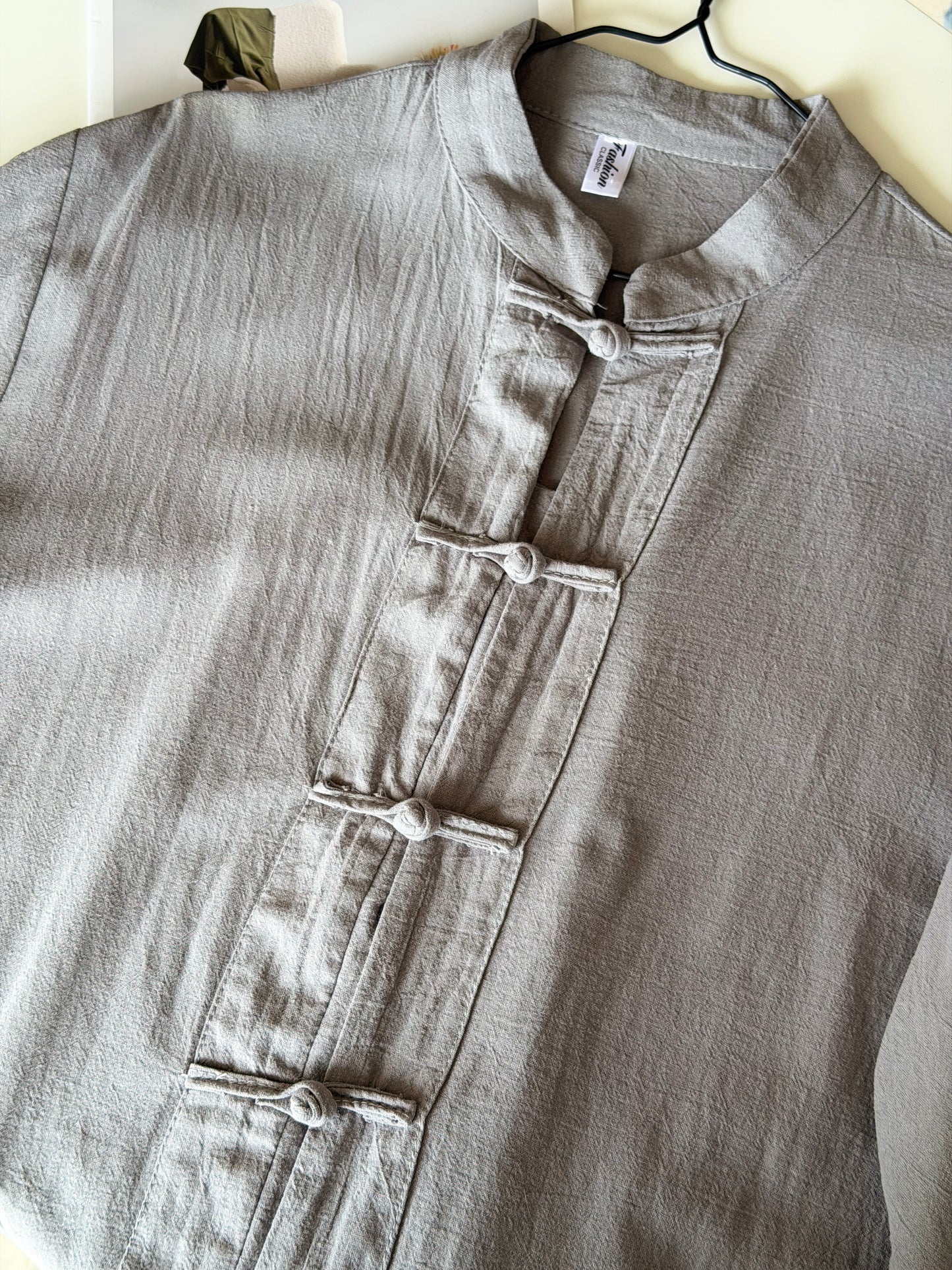 Vintage shirt with Asian frog closures