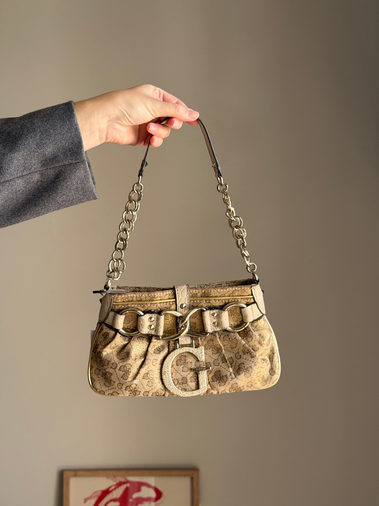 Chic vintage Guess bag from 00s