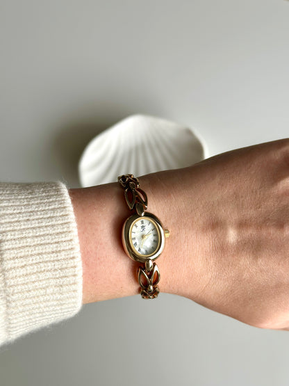 Charming vintage light gold-tone watch ✨