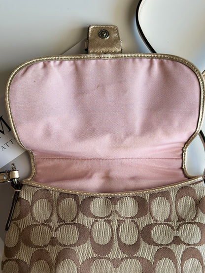 Lovely Coach crossbody bag in signature jacquard canvas