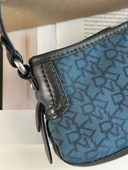 Stunning vintage DKNY baguette bag in rare colour