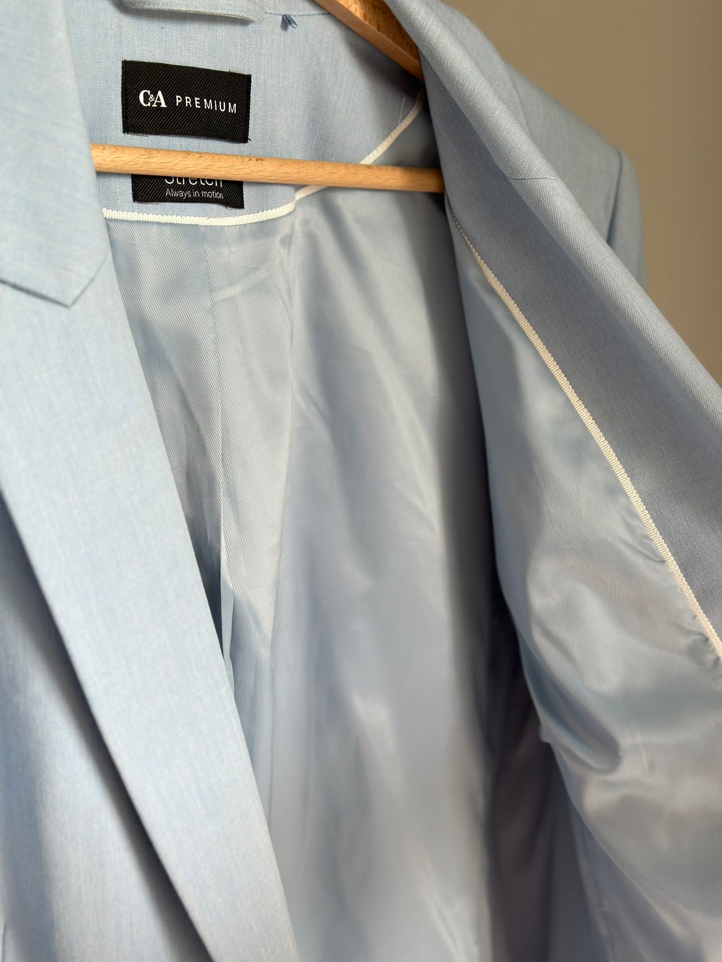 Pre-loved tailored blazer in a soft powder blue shade