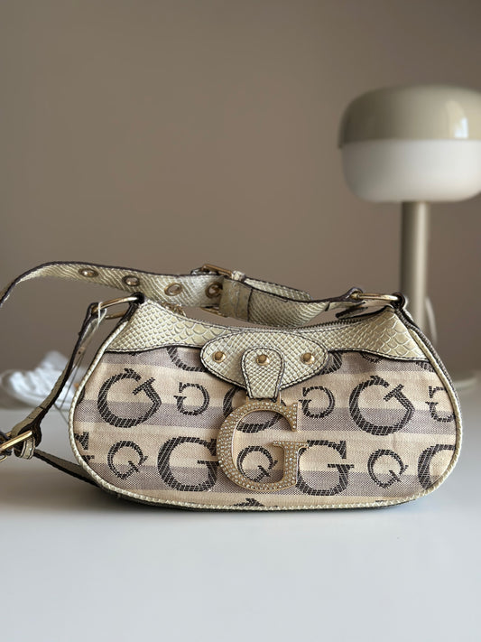Standout vintage Guess shoulder bag