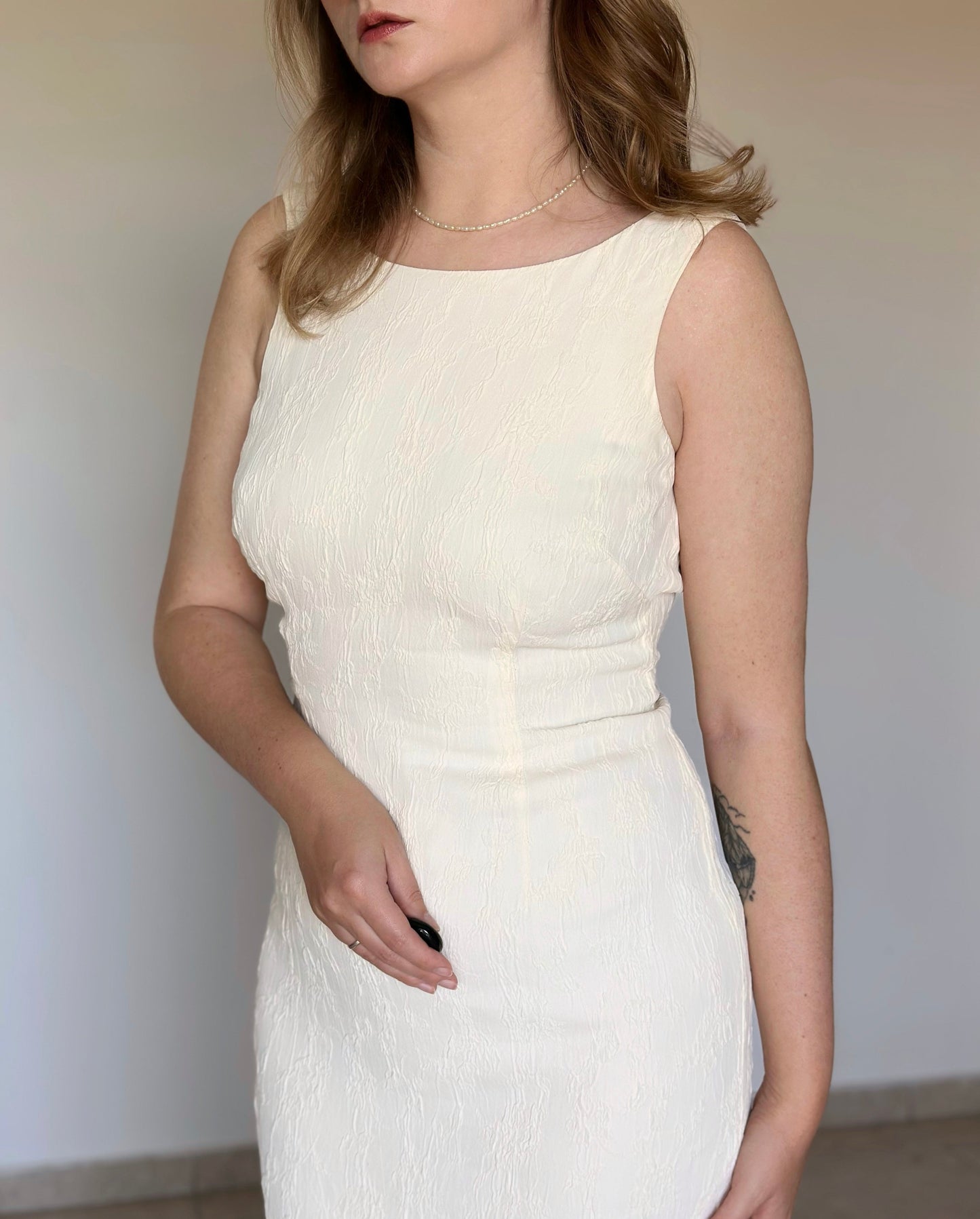 Elegant vintage midi dress in a soft cream tone