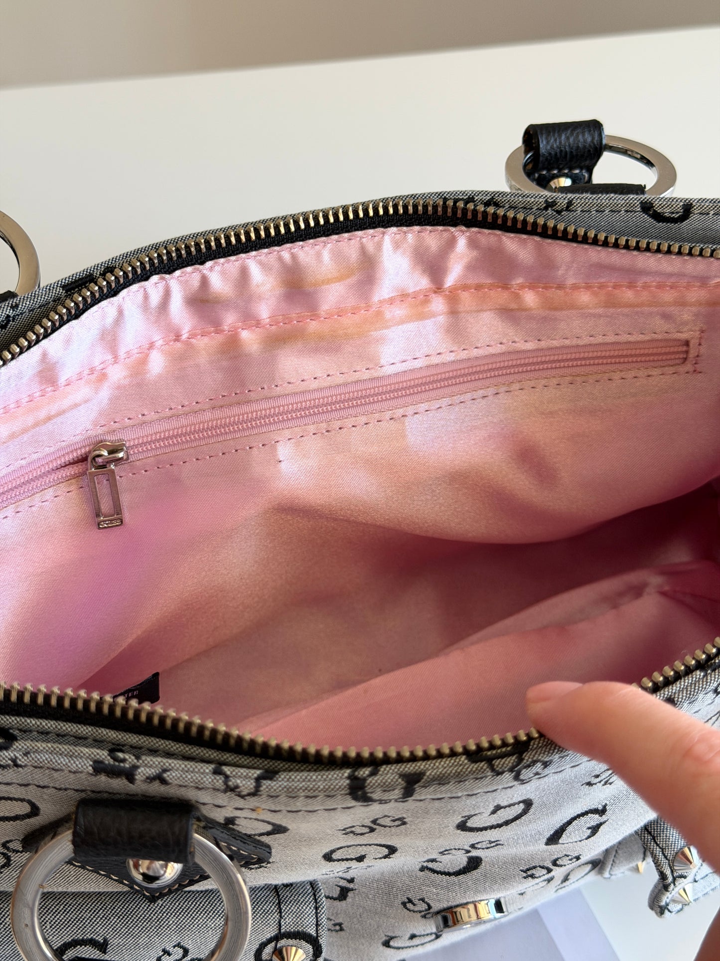 Vintage Guess bag in grey monogram Y2K