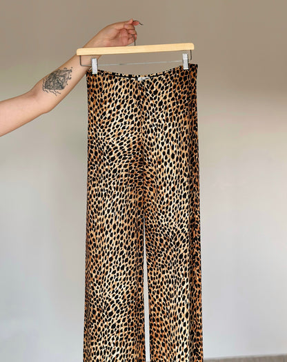 Stunning vintage relaxed leopard print trousers