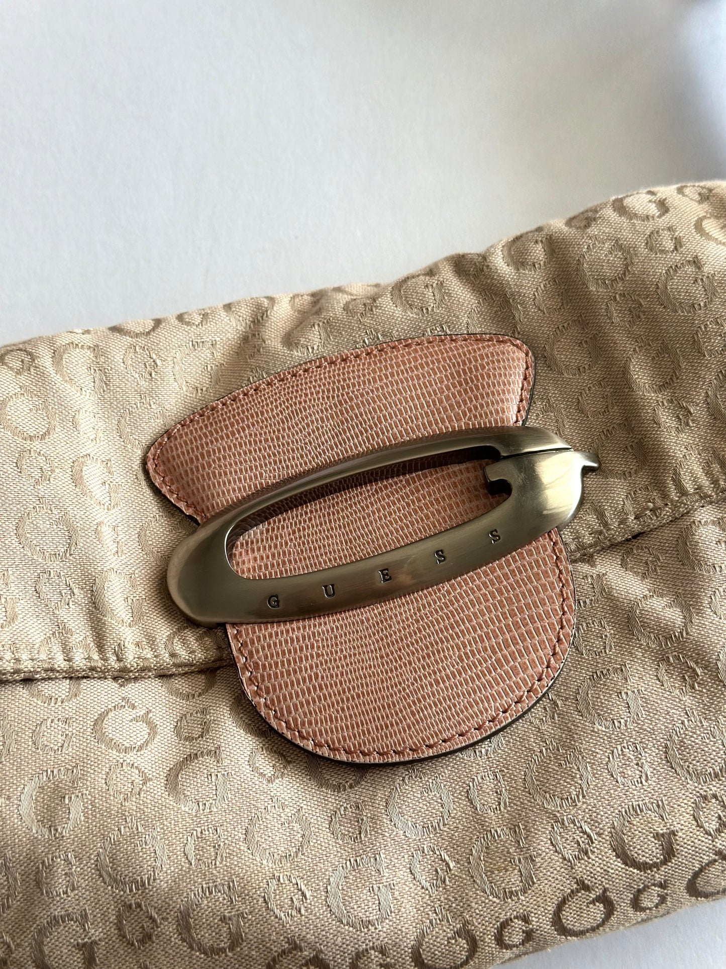 Vintage beige/pink monogram bag Guess