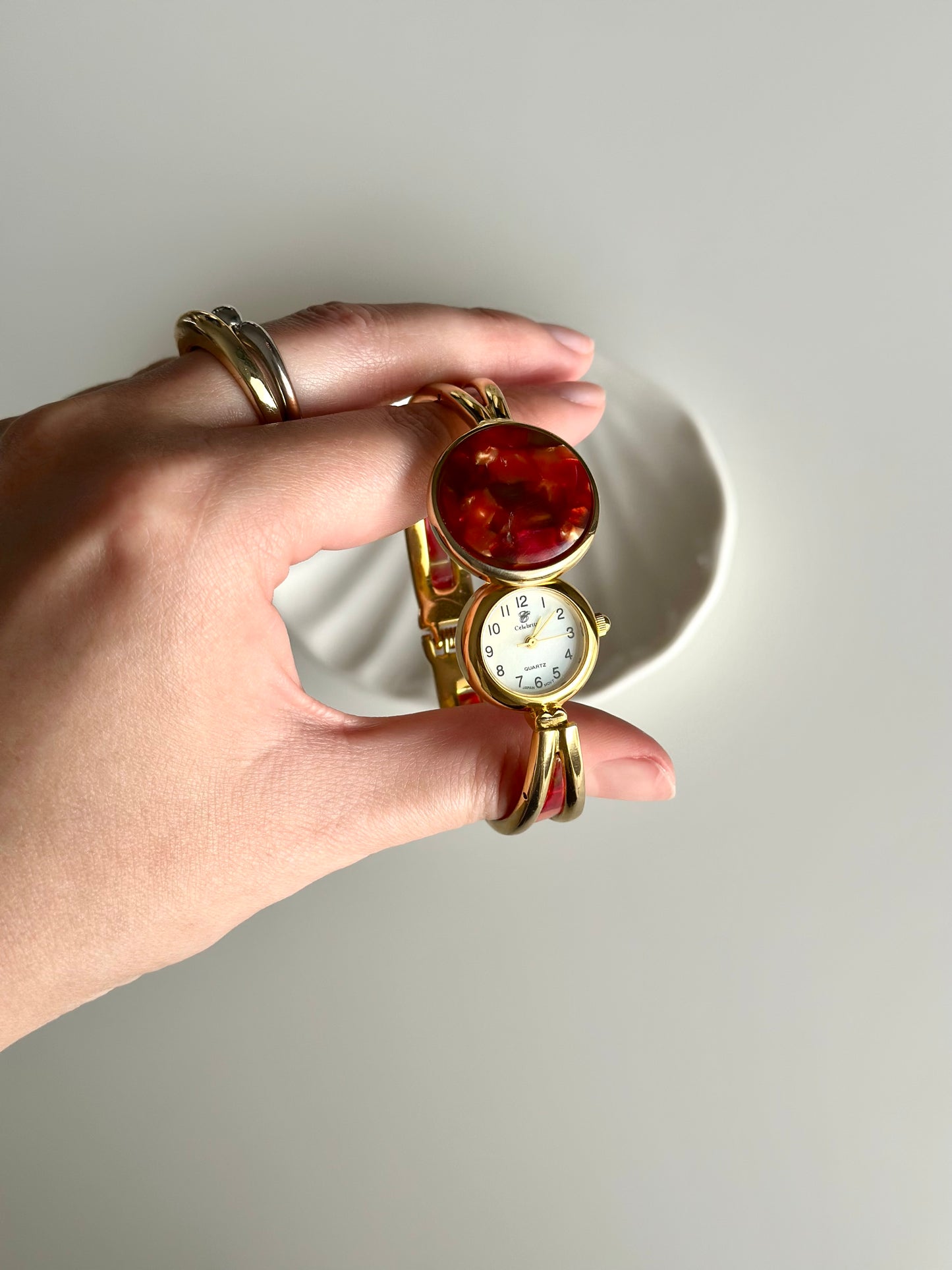 Incredible vintage gold/red-tone bracelet watch by Celebrity ✨