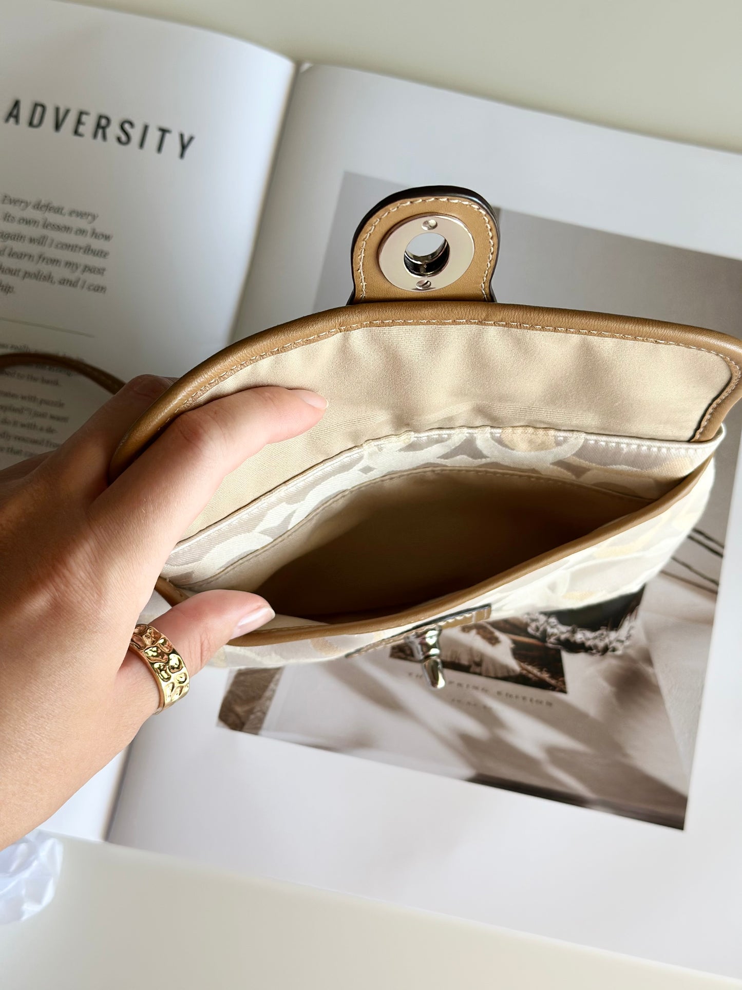 Amazing beige Y2K wristlet from Coach