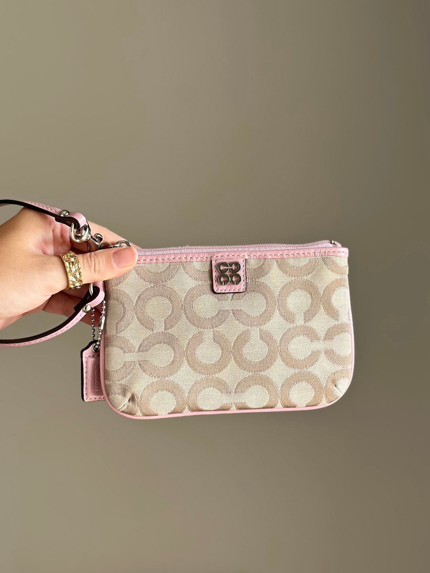 Lovely Y2K Coach beige/pink wristlet