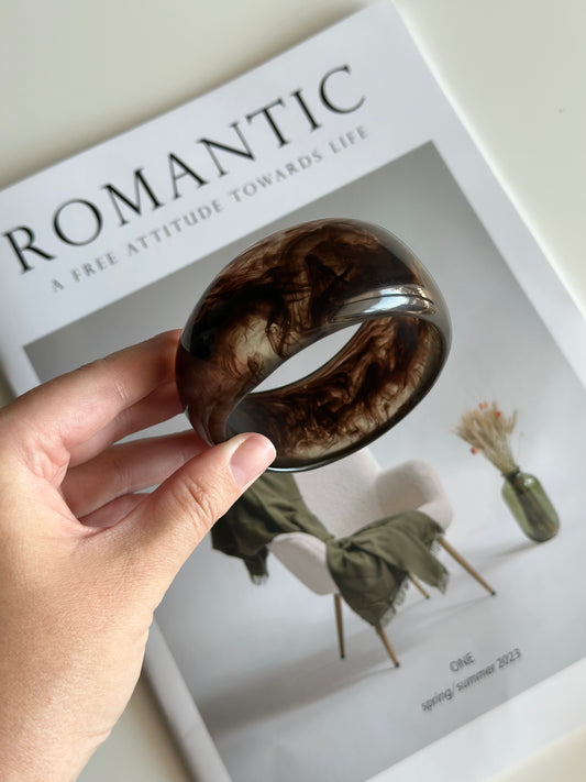 Eye-catching vintage lucite bracelet
